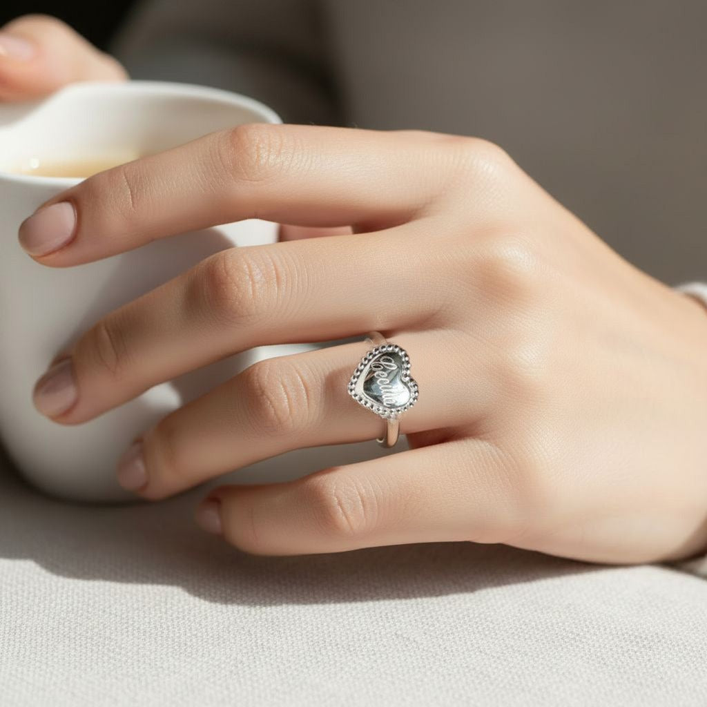Anello cuore borchiato inciso