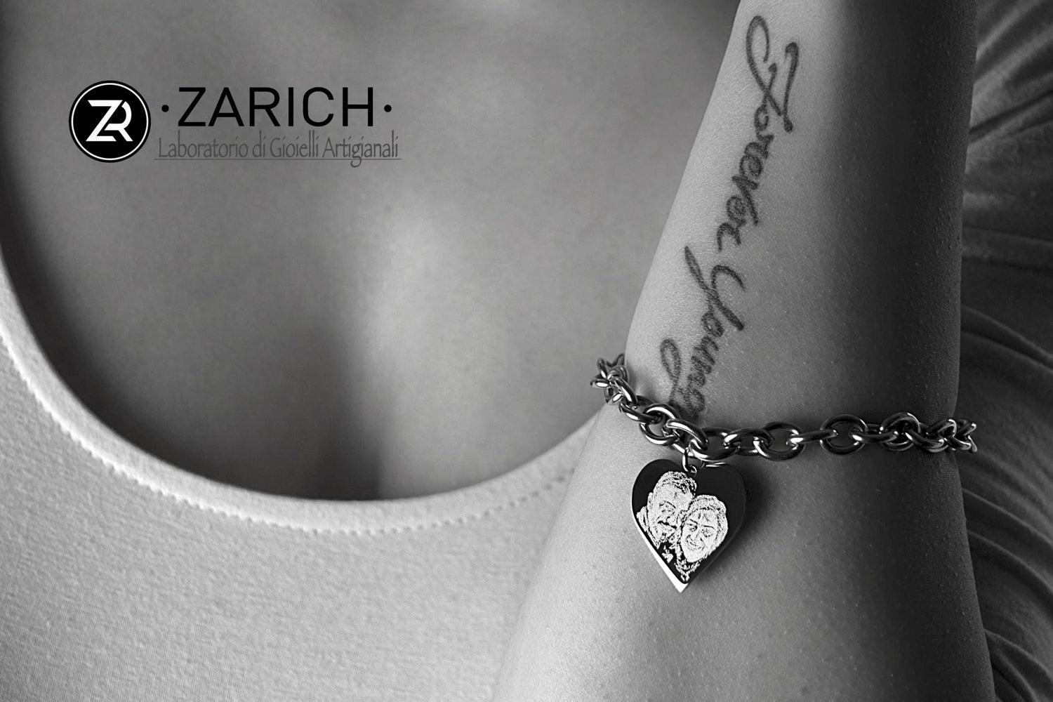 Chain bracelet with photo-engraved heart