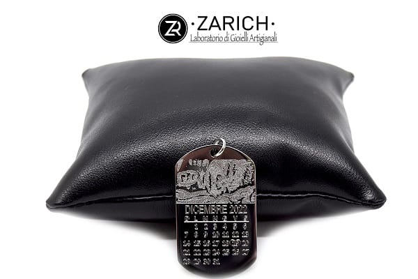 Rectangular pendant with photo engraving and birth calendar