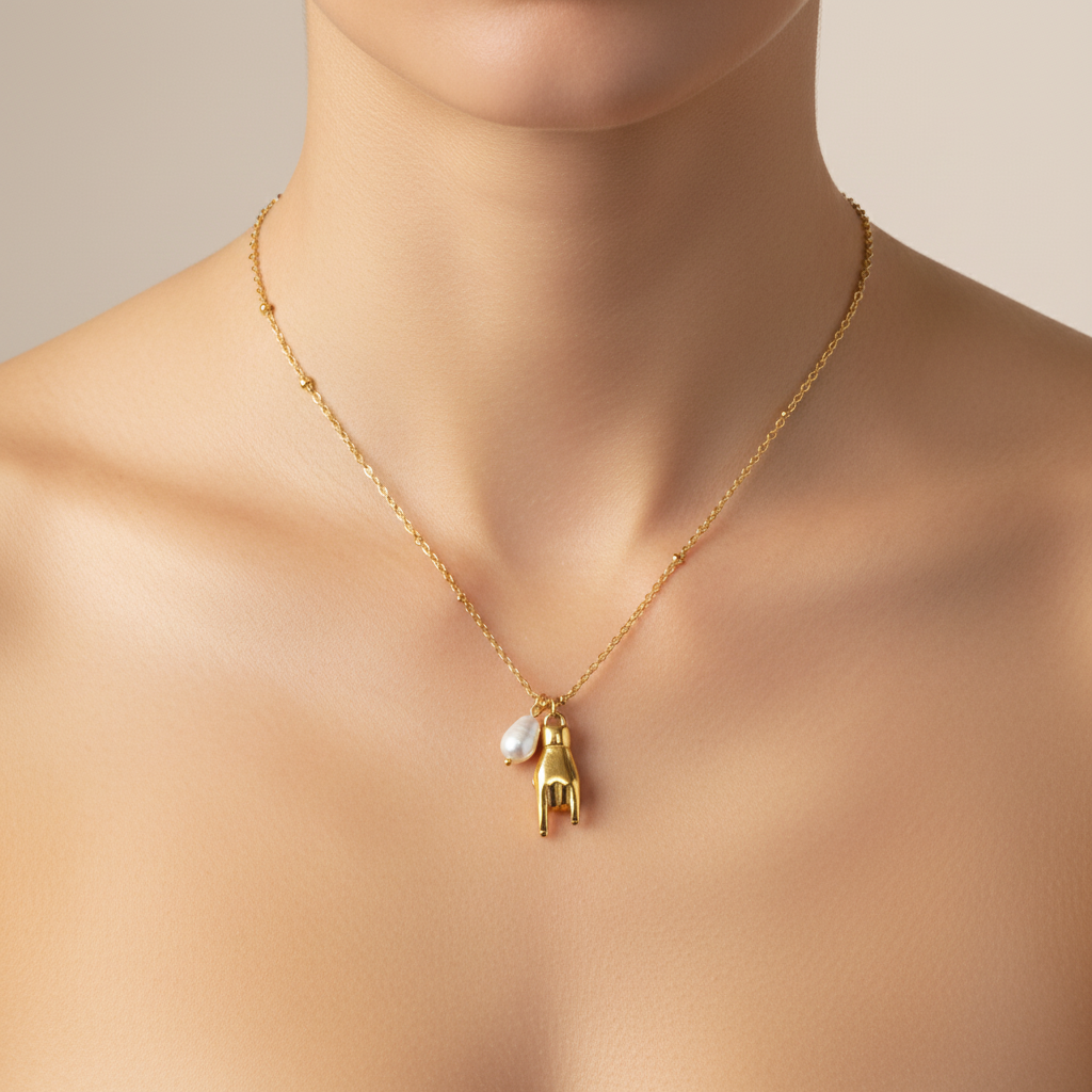 Lucky horn necklace
