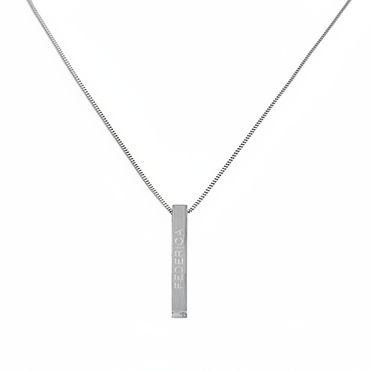 Venetian chain with engraved rectangular pendant