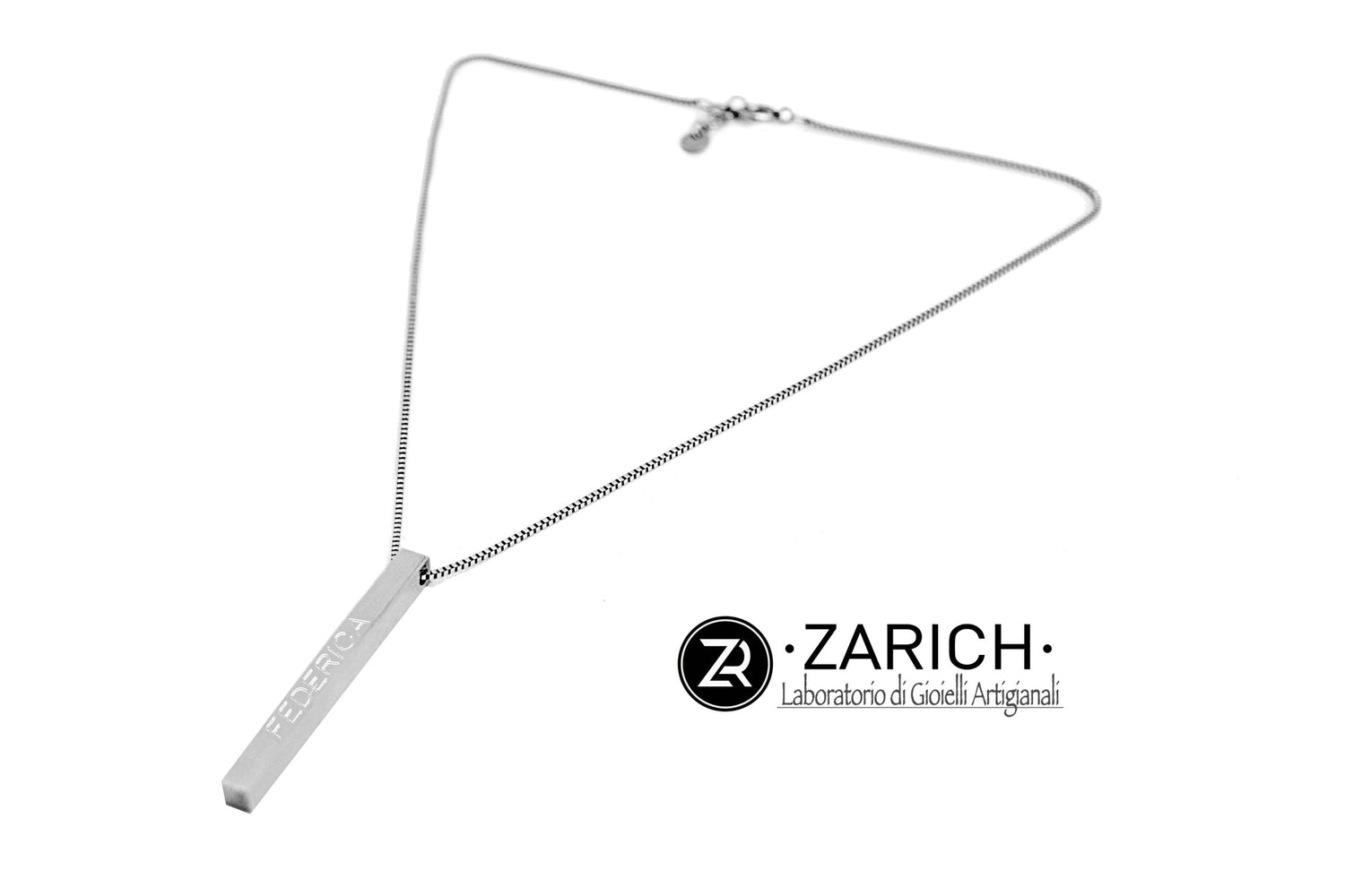 Venetian chain with engraved rectangular pendant