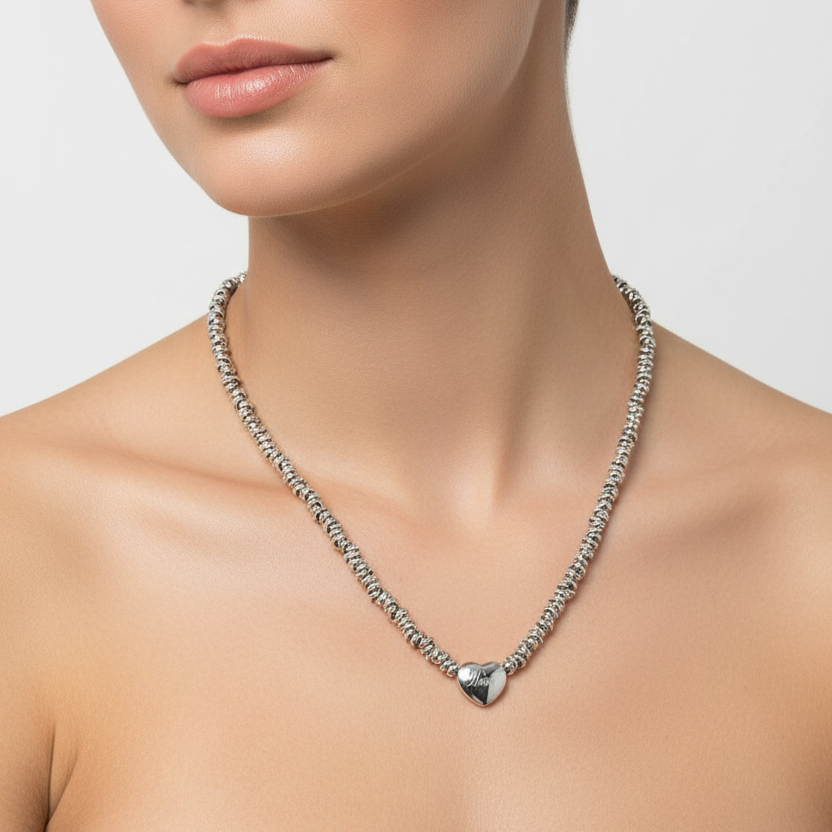 Collana Nodino con cuori incisi
