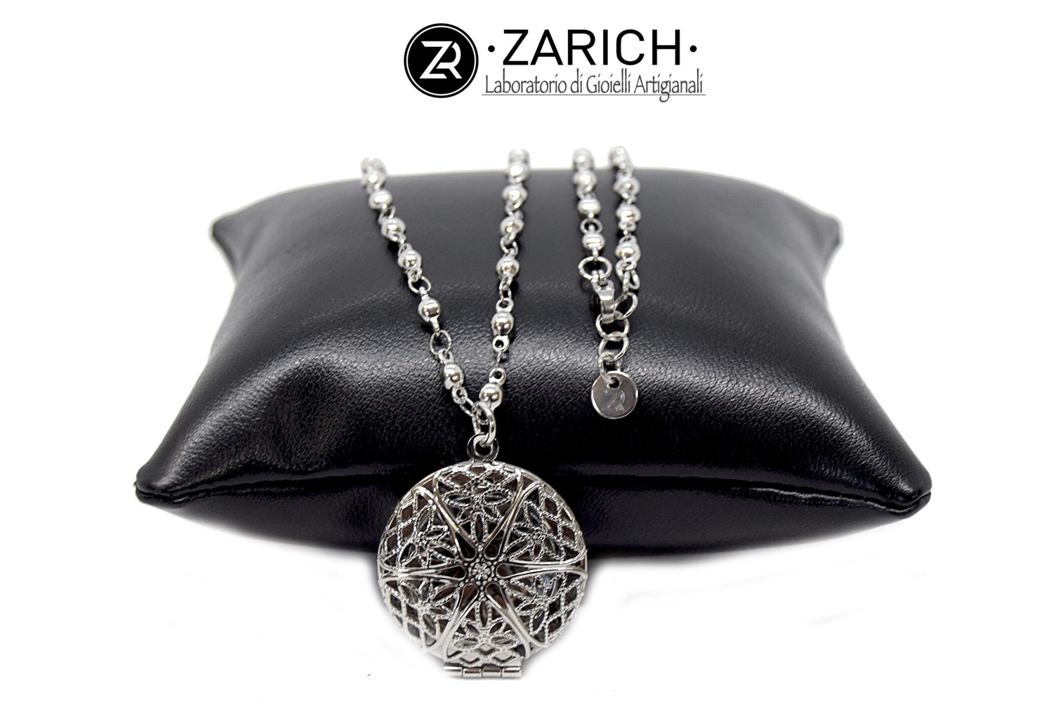 Perforated locket necklace with photo engraving