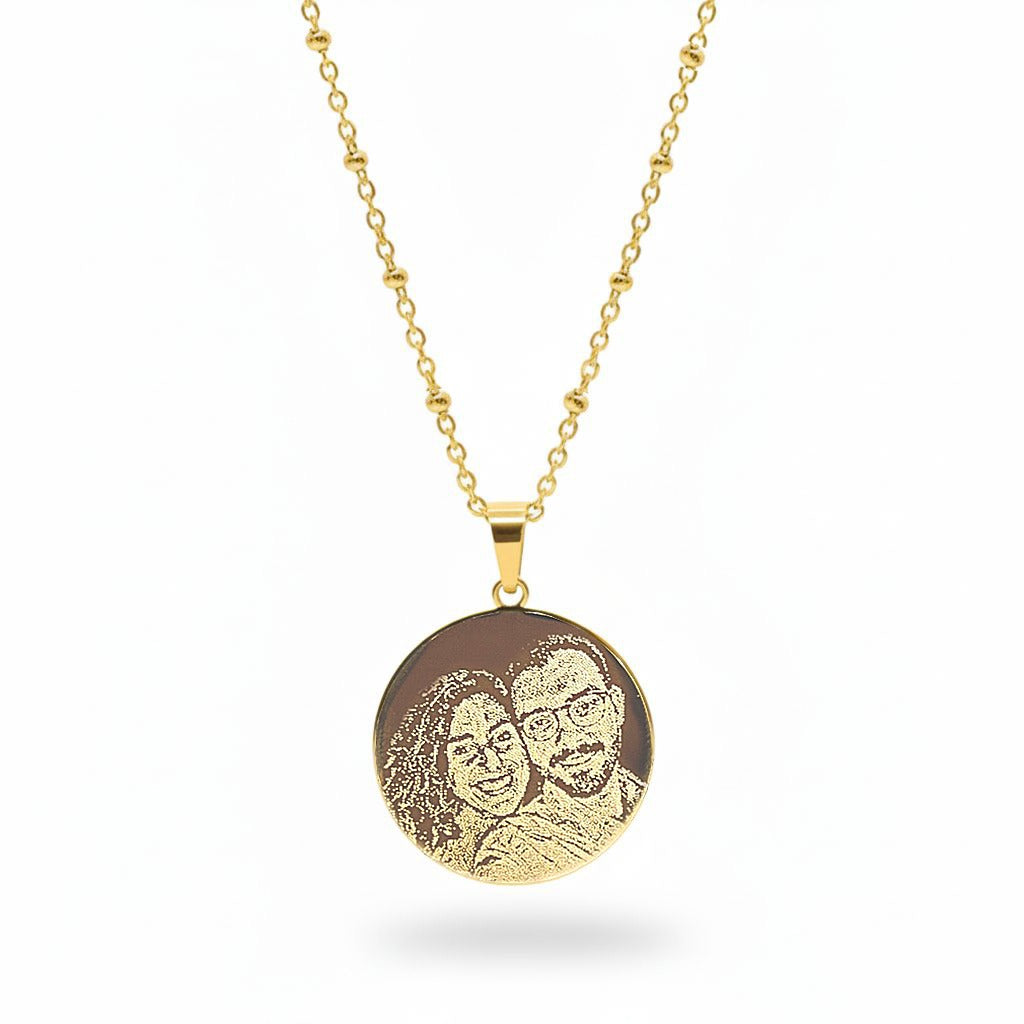 Gold necklace with photo-engraved round medal