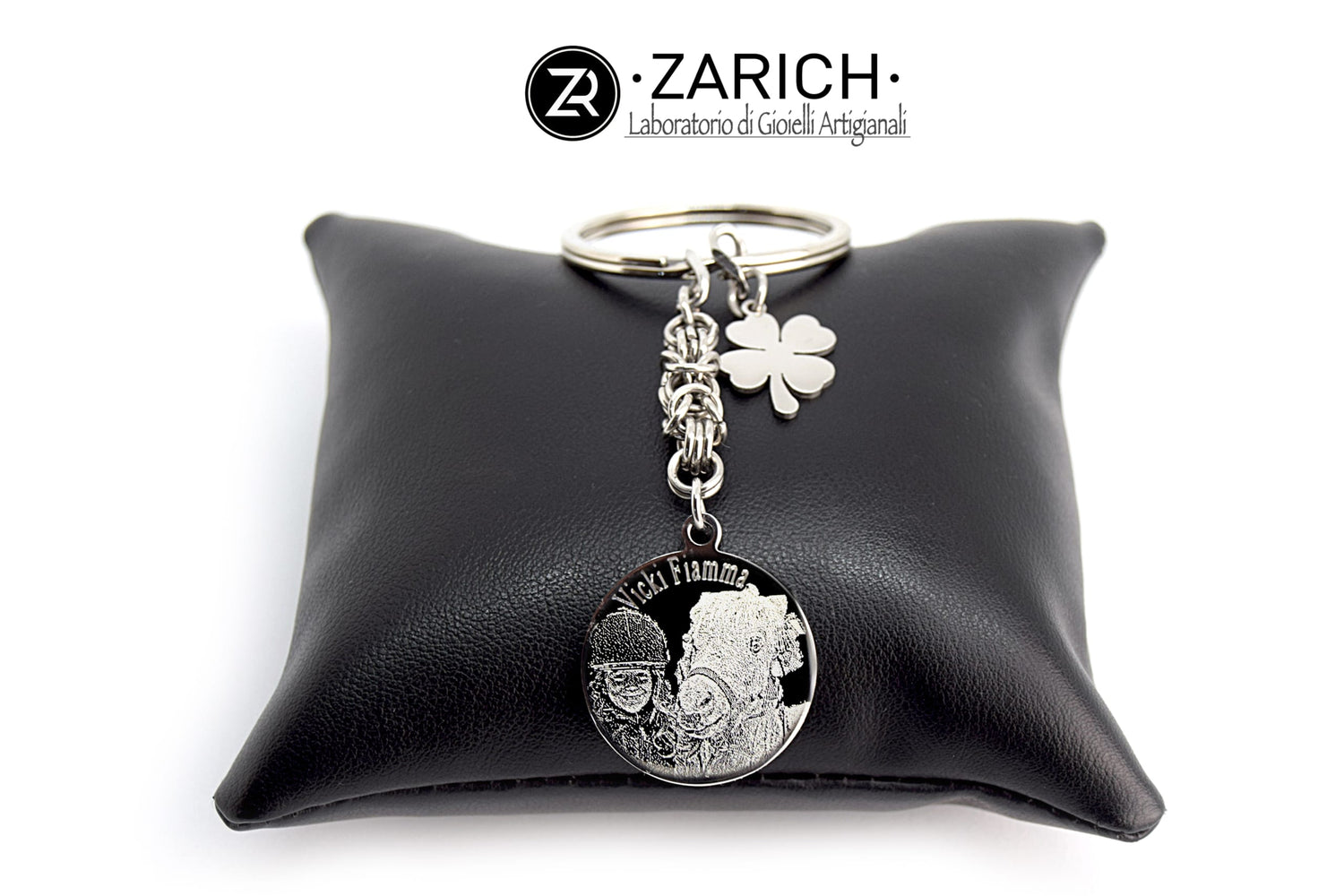 Round keyring with Byzantine chain