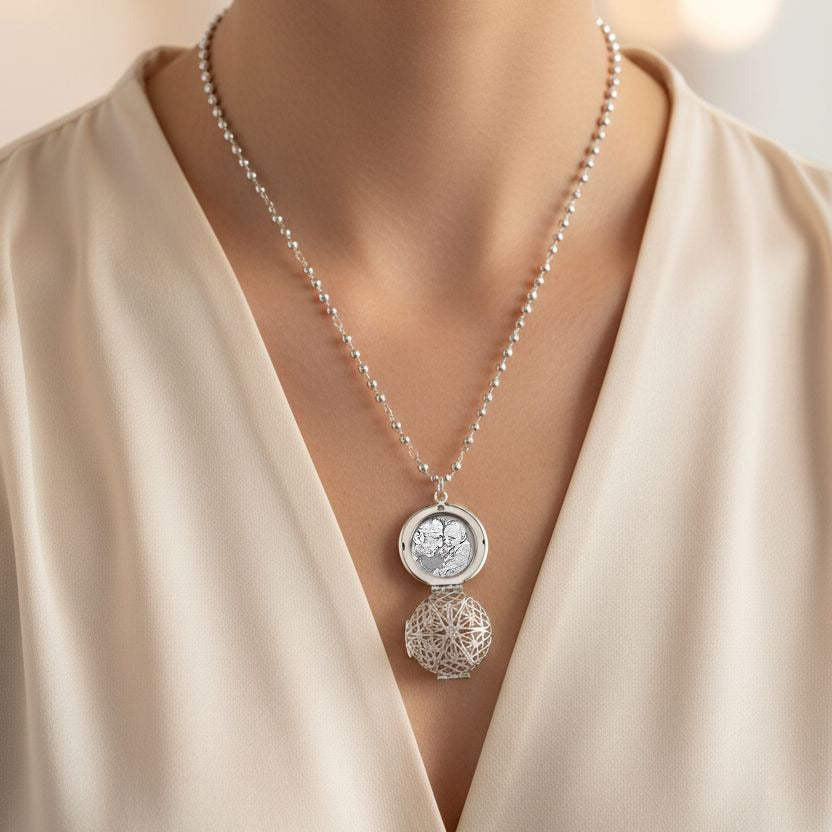 Collana ciondolo apribile traforato con fotoincisione