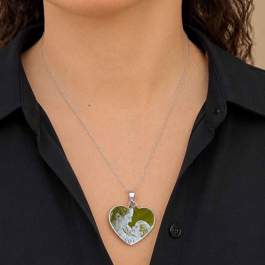 Simple necklace with photo-engraved heart
