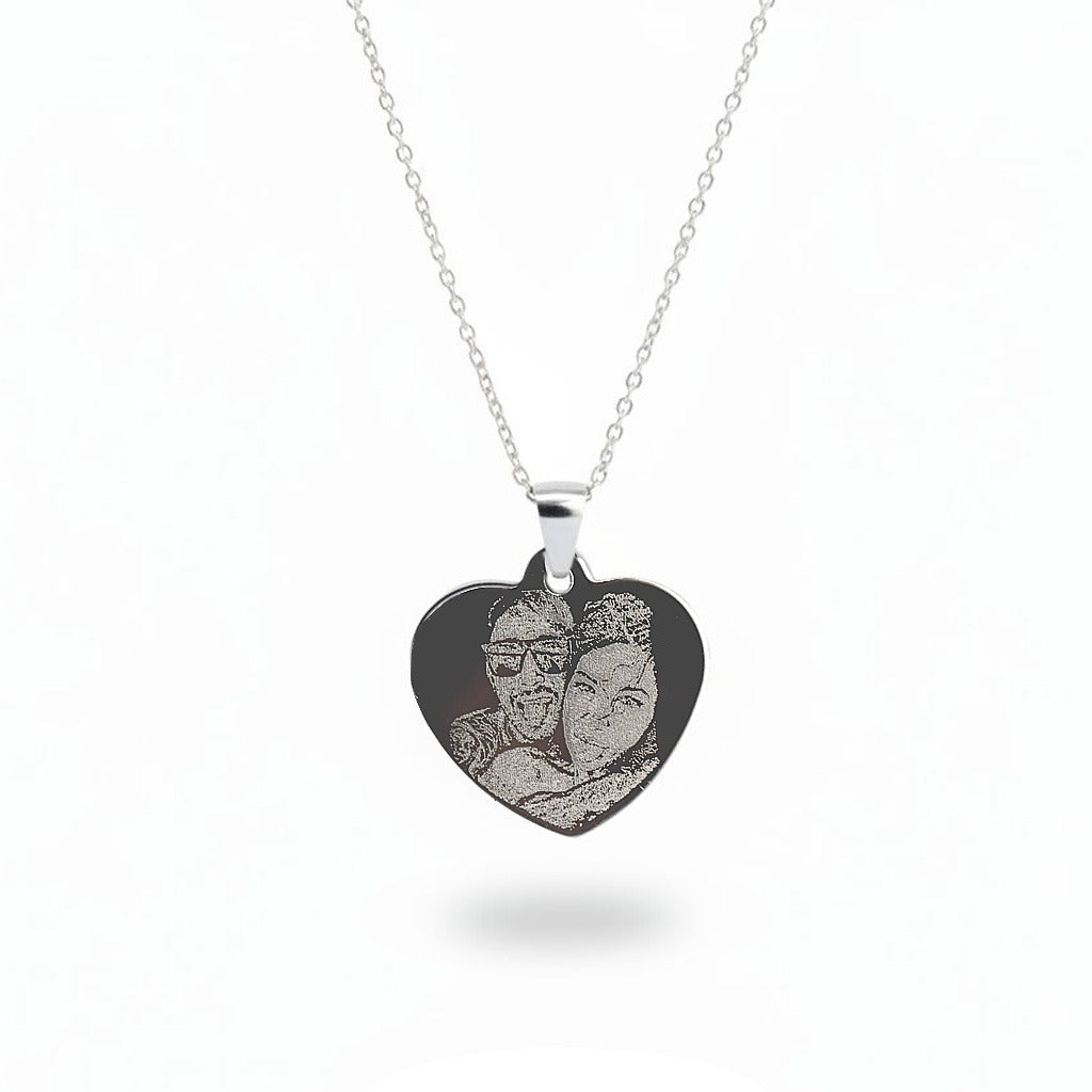 Simple necklace with photo-engraved heart